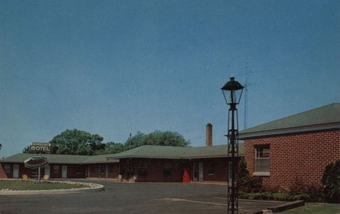 Riverside Motel & Marina (Riverside Motel) - Vintage Postcard (newer photo)